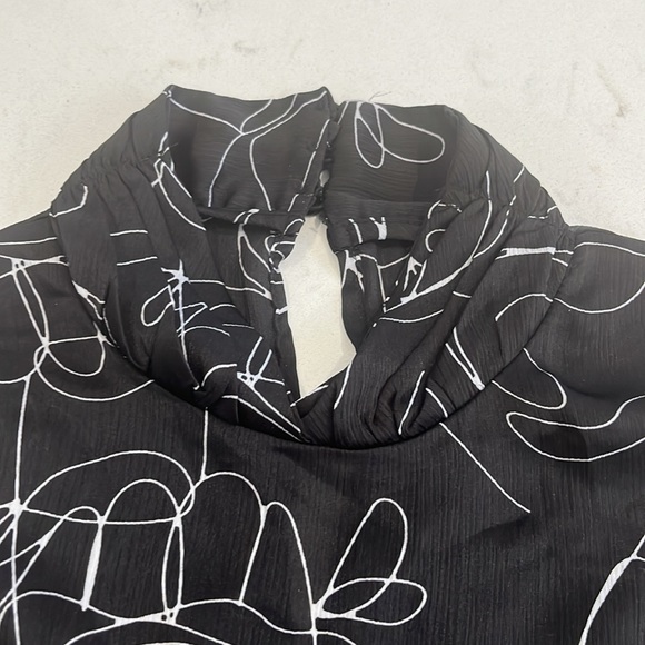 New sleeveless blouse - Picture 5 of 9